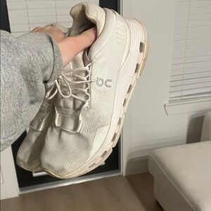 On Cloud Running Women's Shoes